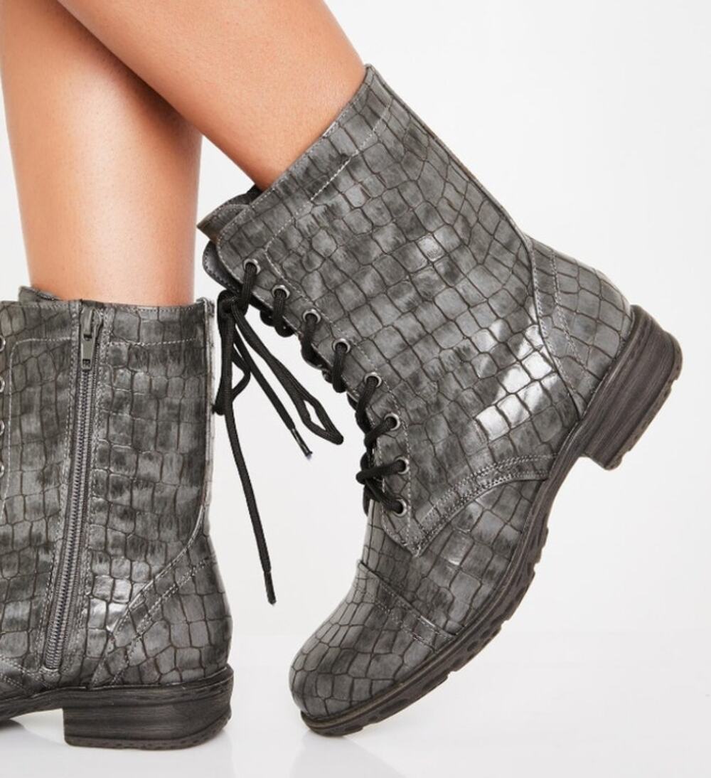 VERY VOLATILE Women's Underground Faux Leather Snake Print Combat Boot / Size 9